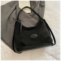 Sac Hobo noir en patchwork de daim et cuir lisse pour un style minimaliste élégant - Noir sans Pendentif