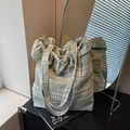 Sac fourre-tout en toile à carreaux vichy vert et blanc avec broderie florale blanche - Vert