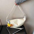 Borsa hobo in pelle bianco crema con ciondolo a elefante e cerniera lampo - Con Ciondolo / Beige Con Ciondolo