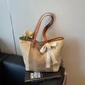 Sac cabas bicolore en paille tressée avec anses en cuir marron et nœud en dentelle - Blanc Cassé