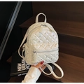 Mini sac à dos blanc matelassé pour femme avec strass brillants et fermetures éclair argentées - Blanc Cassé