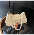 Détail du sac bandoulière blanc crème en cuir plissé brillant avec doubles fines anses - Blanc Cassé