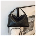Minimalistische zwarte trapezium leren tas met zilveren ketting en handvat - Zwart