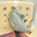 Grün-weiße Brusttasche im Hahnentritt-Muster mit STAY-Schriftzug und Monster-Anhänger - Grün mit Anhänger
