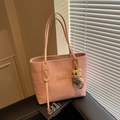 Pink woven texture tote bag with plush bear charm and metallic brand plaque detail - Pink (with Pendant)