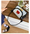 Détail du sac selle à carreaux bleus et blancs avec broderie de fruits et nœud - Noir