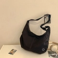 Minimalistische schwarze Canvas-Umhängetasche mit Herzstickerei und Gurt - Schwarz