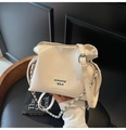 Secchiello beige chic con design a pieghe e tracolla a catena da donna - Bianco