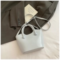 Sac seau bleu clair minimaliste avec poignée sphérique et bandoulière amovible - Bleu Sans Pendentif