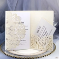 Partecipazione matrimonio avorio intagliata al laser con tasca floreale e carta RSVP - Avorio