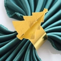Eleganter goldener Weihnachtsbaum-Serviettenring auf grüner Seide für festliche Tische - 18cm / Spiegelgold
