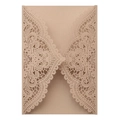 Elegante lasergeschnittene Einladungskarte mit Spitzenmuster in Roségold mit Perlglanz - Beige Gold