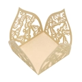 Detailliertes lasergeschnittenes Schmetterlingsmuster auf goldener Pralinenschachtel - Schmuck Cremestern