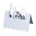 Dettaglio del segnaposto bianco tagliato al laser con cuore 3D e silhouette romantica - Bianco