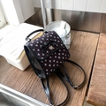 Mini mochila negra con estampados de lazos blancos y colgante de corazón para mujer - Negro