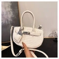Sac à main blanc élégant texture crocodile avec charm cœur et boucle en argent - Blanc