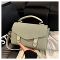 Dettaglio della trama in tessuto verde chiaro su borsa a tracolla con manico superiore - Verde