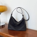 Sac cabas minimaliste en nylon noir avec bandoulière réglable et design décontracté - Noir
