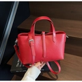 Elegante borsa a mano rossa testurizzata a trapezio con tracolla rimovibile - Borgogna