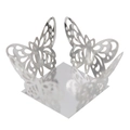 Vista macro della base decorativa in argento tagliata al laser a forma di farfalla per dolci - Argento a Specchio