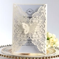 Invitación de boda de mariposa en encaje cortado con láser con tarjeta interior lila - Marfil