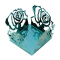Vue macro de la boîte à bonbons rose découpée au laser en bleu sarcelle métallisé - 3.5cm / Bleu Brillant Miroir