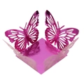 Detail von lasergeschnittener hohler Schmetterlingsdeko in Metallic-Pink-Violett - Nagelpuder