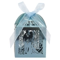 Detail der lasergeschnittenen Hochzeits-Gastgeschenkbox mit Brautpaar-Silhouette - Spiegel Indigo