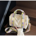 Bolso de hombro blanco crema con cordón y asas tejidas de colores con letras de SJCHAO - Blanco y Púrpura