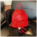 Mini sac à dos rouge vif en cuir matelassé avec nœud élégant et motif à losanges brillant - Rouge