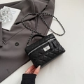 Sac boîte matelassé noir classique avec chaîne argentée et finition en cuir - Noir sans Pendentif