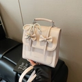 Mochila de cuero sintético rosa con lazo doble y detalle de colgante de perlas - Rosa