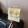 Mochila de cuero PU blanco crema con lazos elegantes y colgante de corazón - Amarillo