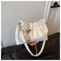 White ruched shoulder bag with lychee texture and silver chain strap details - Off White