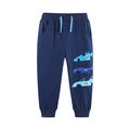 Dunkelblaue Jungen-Sporthose mit Cartoon-Rennwagen-Drucken und hellblauem Kordelzug - 2Y(90) / Dunkelblau