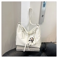 Grand sac cabas blanc crème avec pendentif astronaute et détail de perles décoratif - Avec Pendentif / Blanc