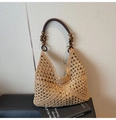 Borsa tote beige all'uncinetto con manici in perline di legno in stile estivo bohémien - Cachi