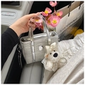 Sac seau métallisé argenté avec texture ondulée et breloque chiot pour femme - Argent Petit Texture de Vagues avec Pendentif