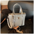Sac seau argenté scintillant avec poignées métalliques et bandoulière réglable sur cuir noir - Grand Argent Avec Pendentif
