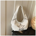 Sac hobo blanc brillant avec rivets en forme d'étoile et style punk vintage chic - Blanc