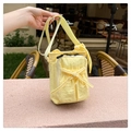 Mini sac bandoulière en nylon jaune clair avec nœud à cordon et large bandoulière réglable - Jaune