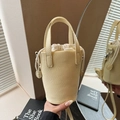 Sac seau chic jaune crème avec texture litchi et fermeture à cordon - Jaune
