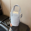 Sac seau bleu clair minimaliste avec texture grainée et fermeture à cordon - Bleu