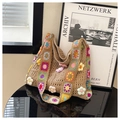 Borsa tote all'uncinetto con fiori colorati e tracolla larga stile bohémien - Cachi