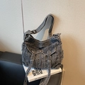 Borsa a tracolla in denim nero lavato retrò con design Y2K multi-tasca e capiente - Nero