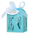 Détail de la boîte à dragées bleu Tiffany découpée au laser avec ruban et étiquette - 5*5cm / Bleu Tiffany
