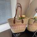 Sac fourre-tout en paille tissé avec rayures roses et anses en cuir marron plage - Rose