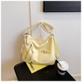 Sac fourre-tout jaune pâle à texture crocodile avec poche à boucle et foulard en soie - Jaune