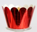 Primo piano del pirottino per cupcake rosso metallizzato tagliato al laser con bordo smerlato - 5*5*8CM / Rosso Brillante Riflettente