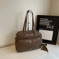 Grand sac polochon rétro marron foncé avec bandoulières et poche zippée devant - Brun Clair Sans Pendentif